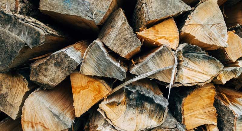 Un stock de bois de chauffage