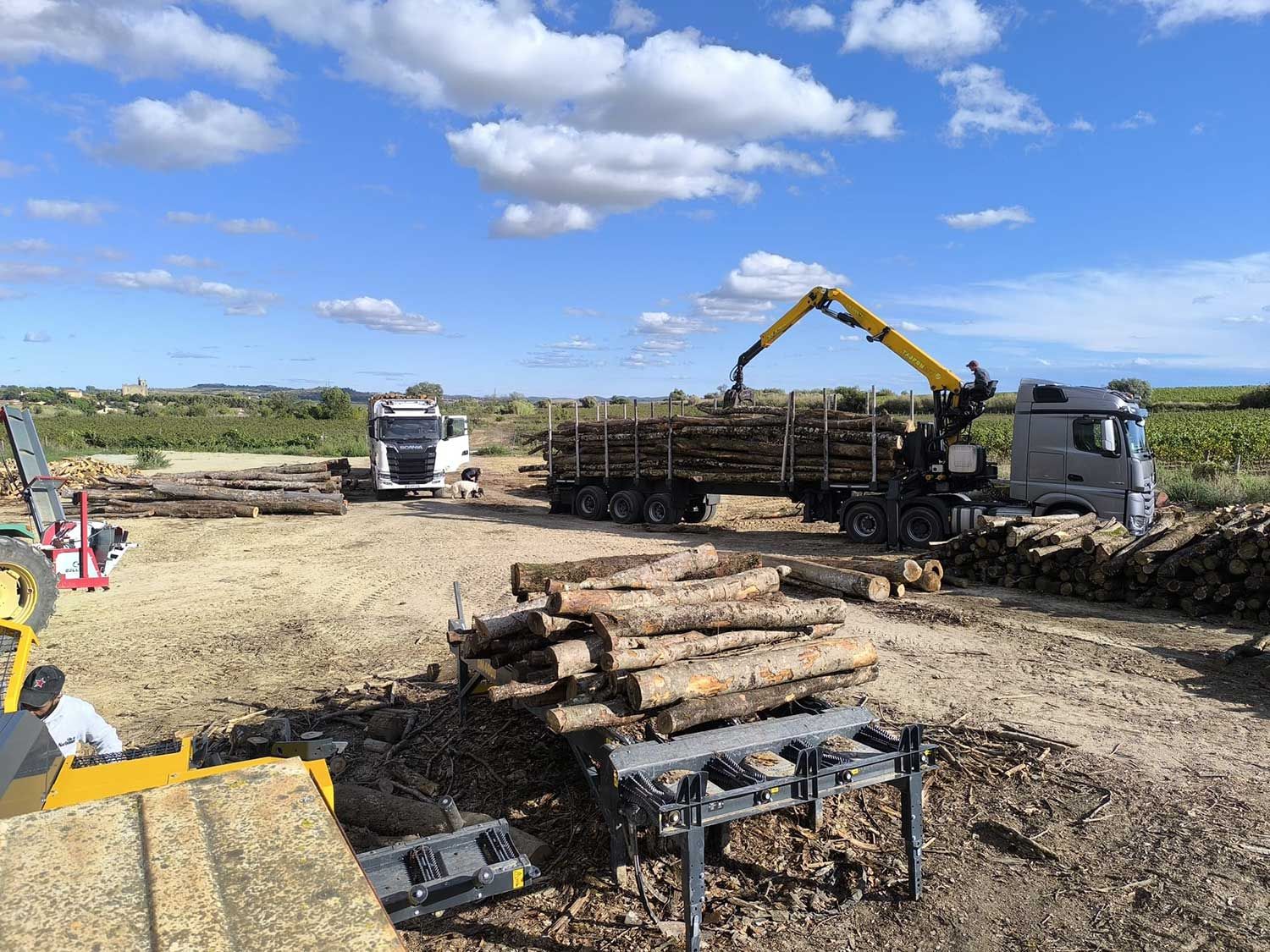 Chargement d'un stock de bois